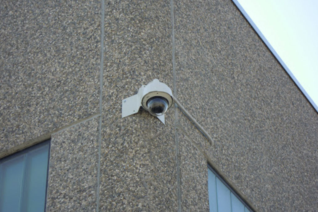 Come tenere il tuo magazzino al sicuro grazie ai sistemi di videosorveglianza e di guardia