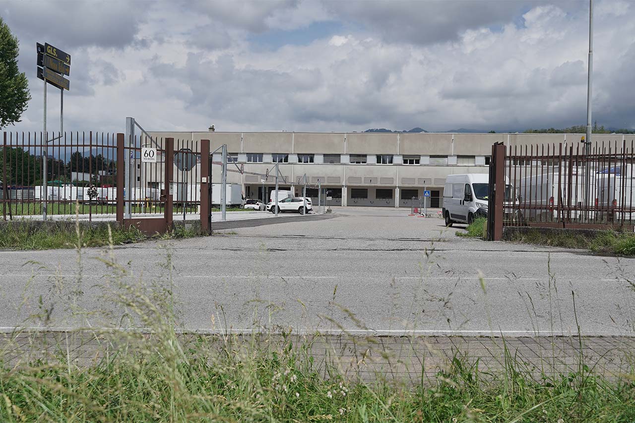 immobiliare santa liberata notte capannoni in affitto a como esterno