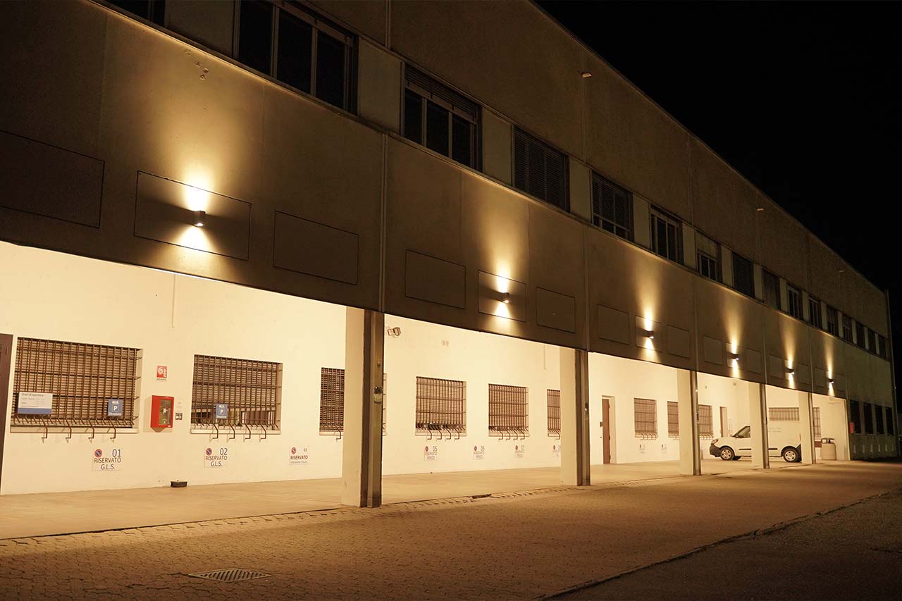 immobiliare santa liberata notte capannoni in affitto a como